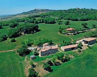 Villa Fonte all'Oppio con area piscina recintata - Pienza - Vista del exterior