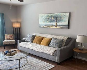 Cozy brand new apartment 2BR & 2.5 BA - Valdosta - Living room