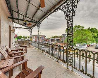 Chic Louisiana Retreat - Balcony and River Views! - New Roads - Balcón