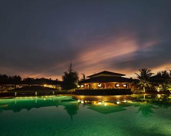 Gamyam Beach Resort - Kumta - Piscina