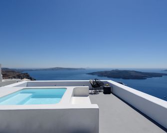 Aria Suites - Thera - Pool