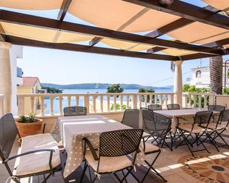 Villa Lavandula with heated swimming pool - Trogir - Μπαλκόνι