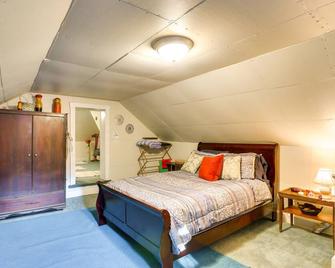 Historic Boonsboro Vacation Rental with Grill - Sharpsburg - Bedroom