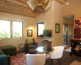 Sophisticated Gold Country Cottage - Murphys - Sala de estar