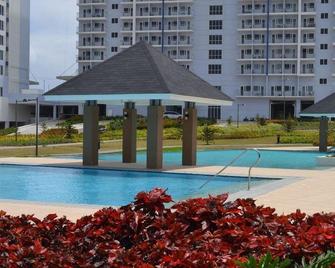 Aspen At Wind Tagaytay - Executive Suites, Taal Volcano & Lake Views - Tagaytay - Zwembad