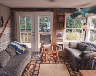 Waterfront Cottage Rental - Seldovia - Living room