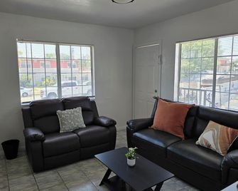 Two bedroom apartment near downtown - Los Angeles - Wohnzimmer