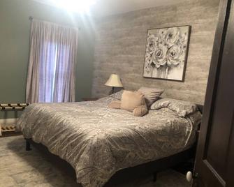 Spacious, comfortable, and, land! - Prospect - Bedroom