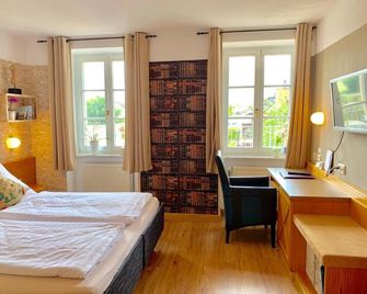 Uno Hotel Chapeau Noir - Free Parking - Linslerhof - Schlafzimmer