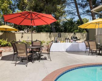 Country Inn Motel - Palo Alto - Uima-allas