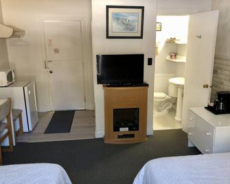 Edgewater Motel And Campground - Temiskaming Shores - Bedroom