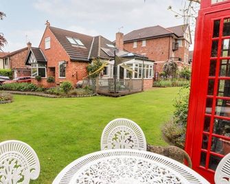 Dragon's Den, Chester - Chester