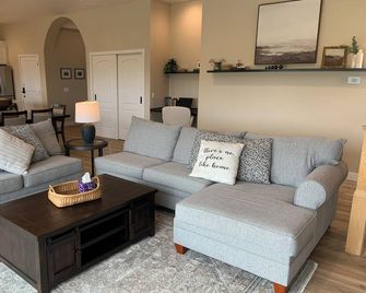 New Constructed Home in Poway - Poway - Living room