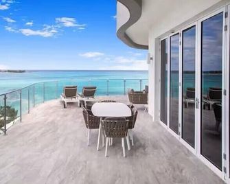 Cable Beach condo with ocean views - Nassau - Balcony
