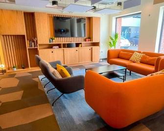 Experience Modern Comfort in a Brand New Accommodation Located in the Heart of Dublin - Dublin - Sufragerie