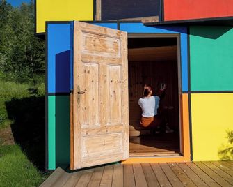The Cubist Retreat - Stange