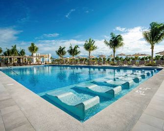 Hotel Riu Latino - Cancún - Piscina