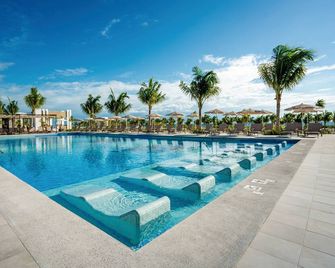 Hotel Riu Latino - Cancún - Piscina