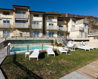 Enjoyiseolake - Lights On The Lake - Parzanica - Piscina