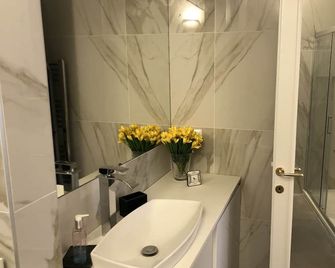Casa Alberto Da Giussano, Elegante Biloc - Milán - Baño