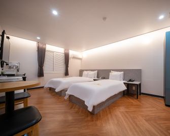 Hotel Ribero In Chungjang-Ro Gwangju - Gwangju - Bedroom