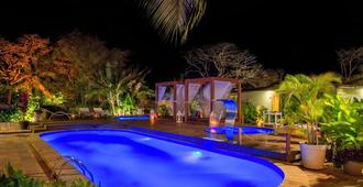 Dolphin Hotel - Fernando de Noronha - Pool