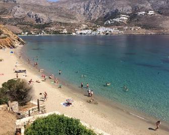 Pelagos - Ormos Aegialis - Playa