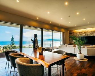 Gokkai Seitei – Exclusive Private Villa for One Group Per Day - Ishigaki - Sala pranzo