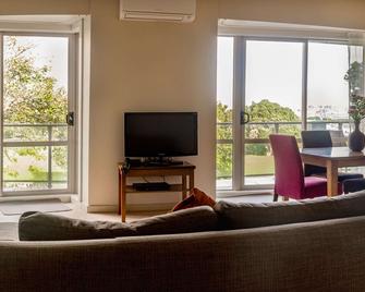 Ocean Breeze Hotel - Auckland - Wohnzimmer