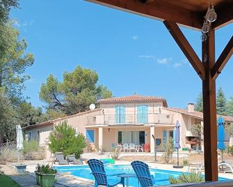 Maison d'Hôtes & Spa La Chêneraie-Provence Ventoux - Saint-Didier - Edificio