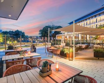 Radisson Blu Hotel, Hamburg - Hamburg - Patio