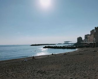 Genoa Pegli, apt. near waterfront, terrace, balcony - Genua - Strand