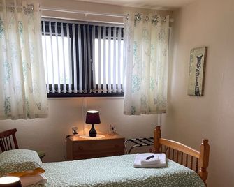 Aberdeen City Centre Apartment With Private Balcony. - Aberdeen - Bedroom