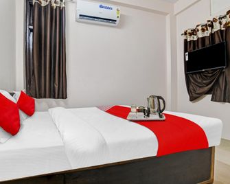 Hotel O Silver Peace - Indore - Bedroom