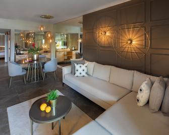 Barut Hemera - Side - Living room