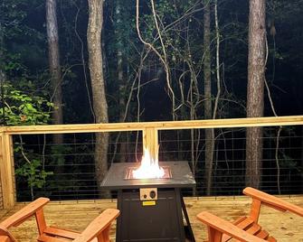 The most unique getaway experience in North Mississippi! - Grenada - Balcony