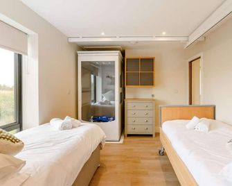 Fully Accessible-Disabled Adapted-Hot Tub-Pets - Coughton - Bedroom