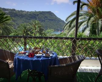 Semiramis Hotel De Charme & Pools - פוריו - מרפסת