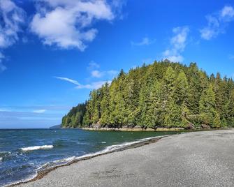 Spectacular Seaside Haven H009730218 - Port Renfrew - Beach