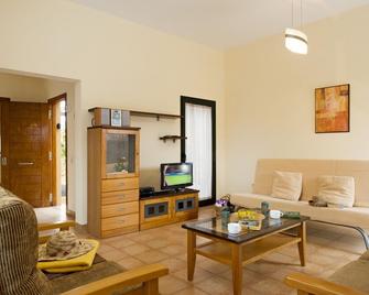 La Casa Del Sol l by Best Holidays Fuerteventura - La Oliva - Wohnzimmer