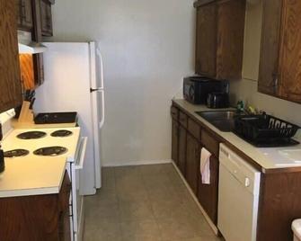 2 Bedroom Apartment for you! Next to Fort Sill - Lawton - Kitchen