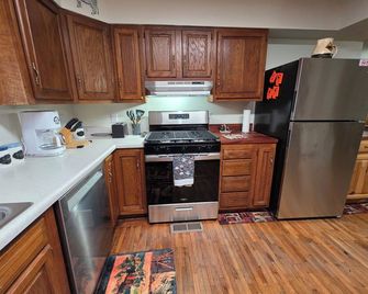 Private 3-bedroom farmhouse in Rural Roseau - Roseau - Kitchen