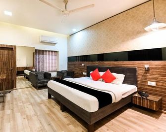 Hotel Surpin Palace - Kota - Schlafzimmer