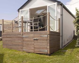 Stylish Boatshed with Sea Views Private Parking - St. Austell - Rakennus