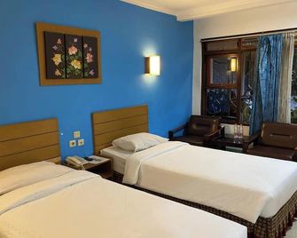 Hotel Lestari Near Lippo Plaza Mall Jember - Jember - Schlafzimmer