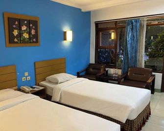 Hotel Lestari Near Lippo Plaza Mall Jember - Jember - Slaapkamer
