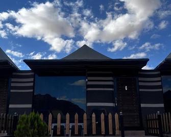 Tulip Camp Wadi Rum - Wadi Rum - Building