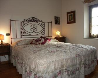 Campomaggio - Marliana - Bedroom