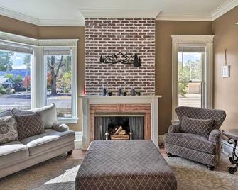 Classic Cañon City Getaway - 13 Mi to Royal Gorge! - Cañon City - Sala de estar