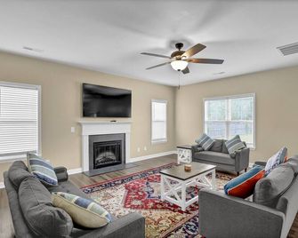 Your Eastern North Carolina Home away from Home in Peytons Ridge - Hubert - Sala de estar